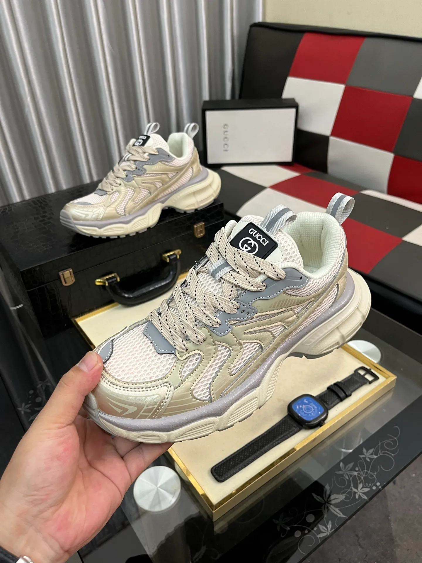 Men's shoes 💰480⌚️⌚️ Gucci •Gucci original quality. ~ Unique modern style sneakers. 🏃A must-have casual shoe for trendy men😍😍 Original brand imported from Italy, imported original leather, sheep lining (refuses to discolor and grind feet) Sole: Original sole specially provided by the original factory, French lazy style design ⚠️Fit the foot. Original quality code number: 38-442️⃣Colors available